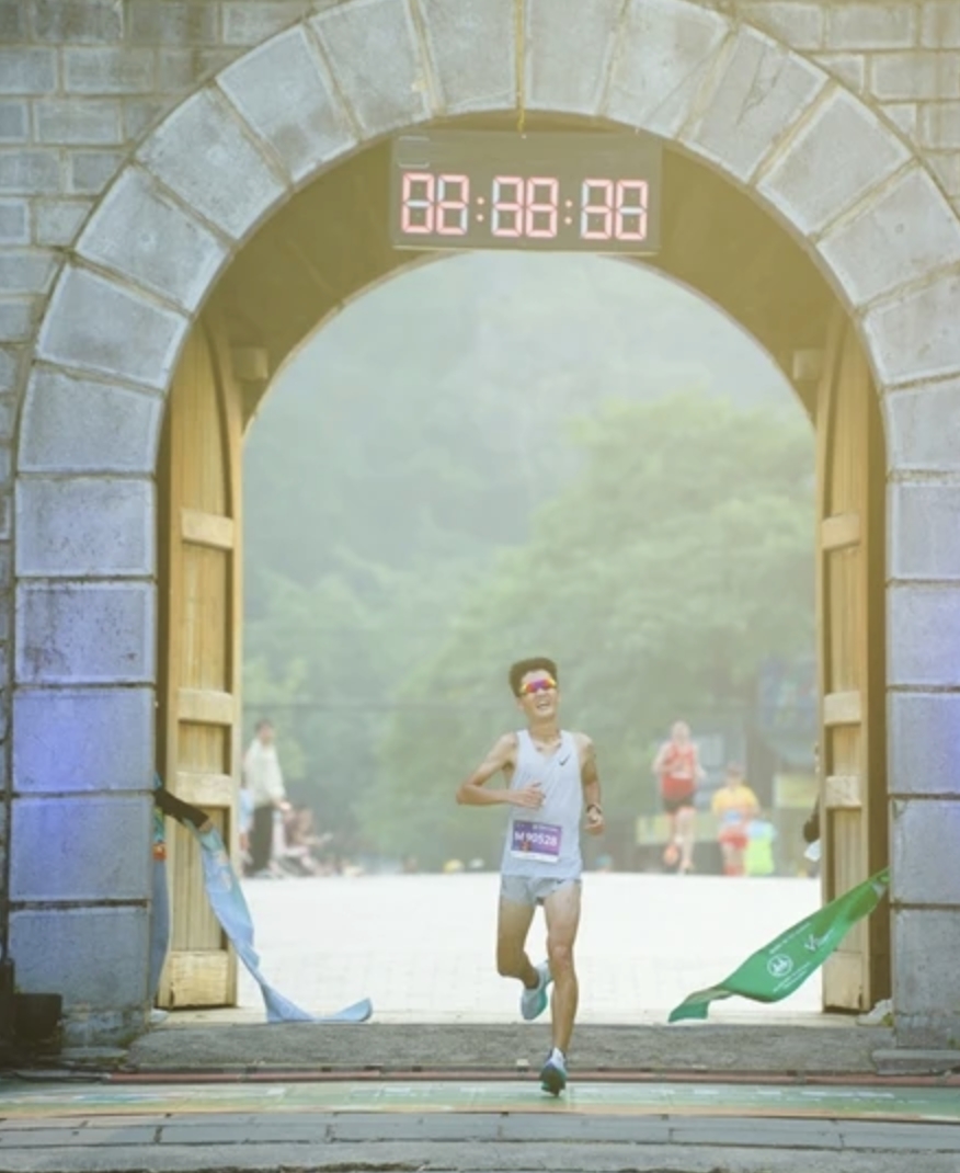 Japanese Kento wins Trang An Marathon, setting new course record